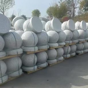 大连 白麻花岗岩石材圆球，石球，挡车球，隔离球，景观石球，风水球等