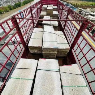 大连 黄金麻花岗岩荔枝面，光面毛板装车完成