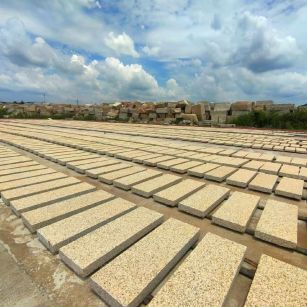 大连 黄金麻荔枝面花岗岩石材地铺石防护中