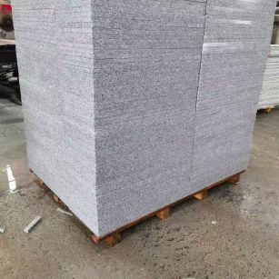 大连 芝麻白火烧面1.8厚300*600地铺石，尺寸标准，厚薄均匀