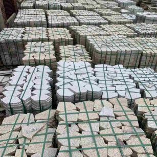 大连 黄金麻白麻花岗岩荔枝面地铺石(冰裂纹)