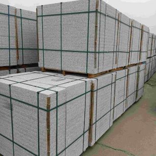 大连 白麻花岗岩石材荔枝面地铺石（300*600*50）