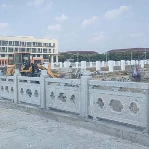 大连 白麻花岗岩荔枝面河道栏杆