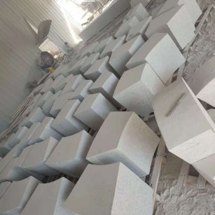 大连 白麻花岗岩异形坐凳