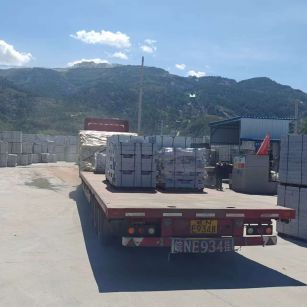 大连 芝麻白仿形路沿石，直形路沿石