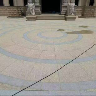 大连 黄金麻芝麻灰花岗岩石材地铺拼接效果