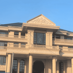 大连黄金麻别墅外墙干挂石材效果示例