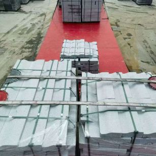 大连 芝麻白仿形加直形路沿石出货日常