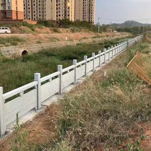 大连 白麻河道栏杆效果展示图