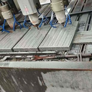 大连 芝麻白花岗岩荔枝面盲道雕刻