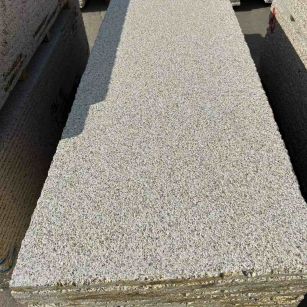 大连 黄金麻花岗岩荔枝面毛板，半成品