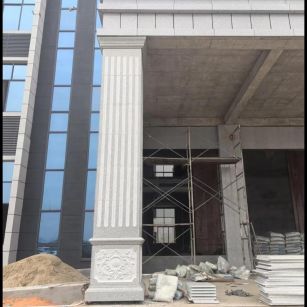 大连 芝麻白光面花岗岩门楼大柱（罗马柱）配雕花底座