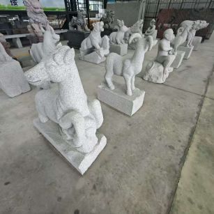 大连 芝麻白花岗岩造型立体雕刻——十二生肖