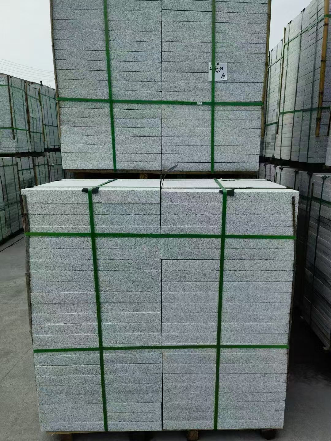 大连 芝麻白火烧，园林广场市政工程地铺石，1.8~5.0厚均有现货