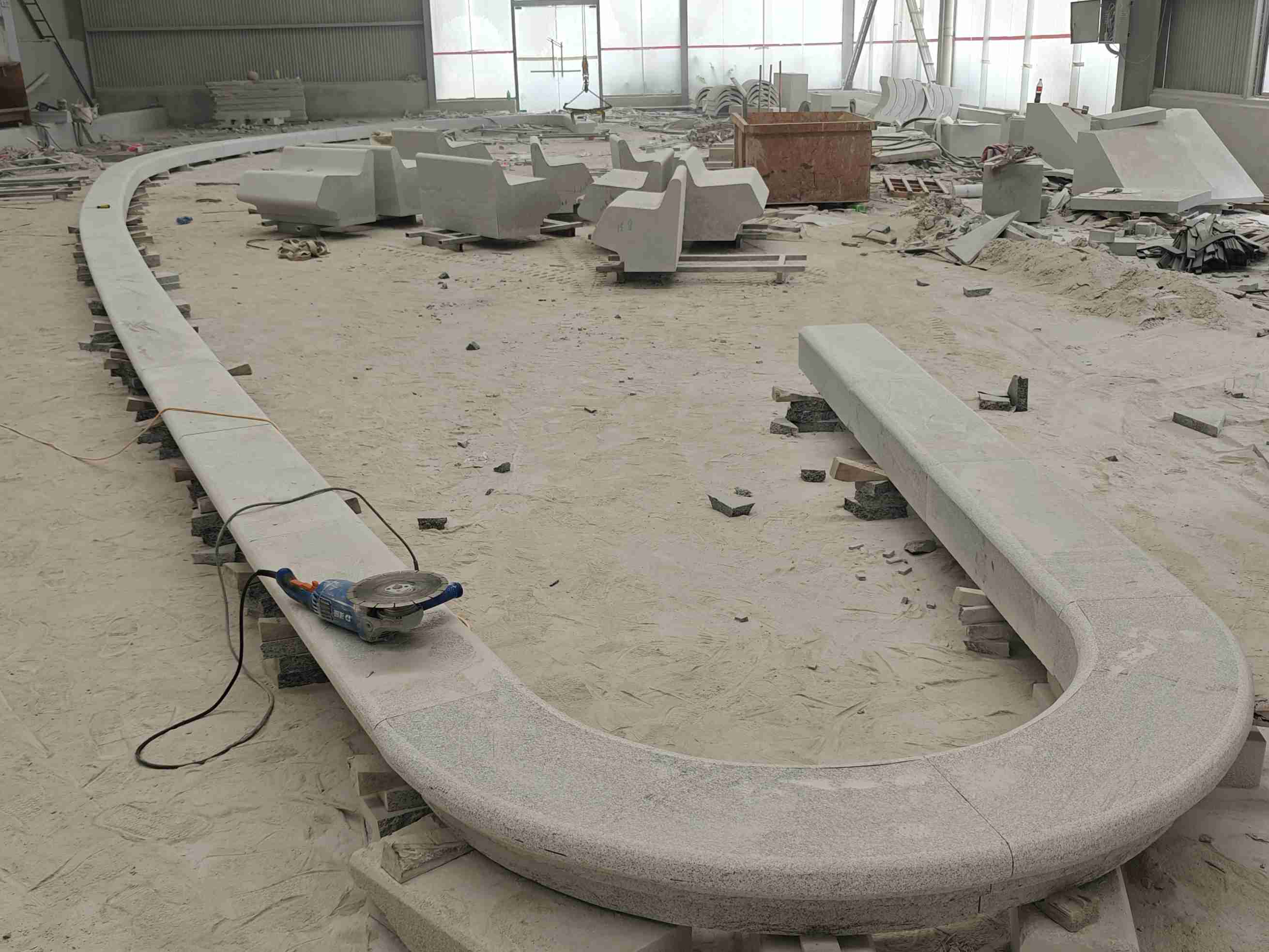 大连 芝麻白花岗岩弧形花坛石，坐凳石