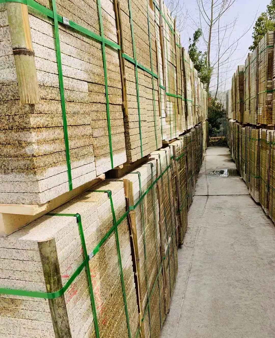 大连 黄金麻花岗岩荔枝面地铺石