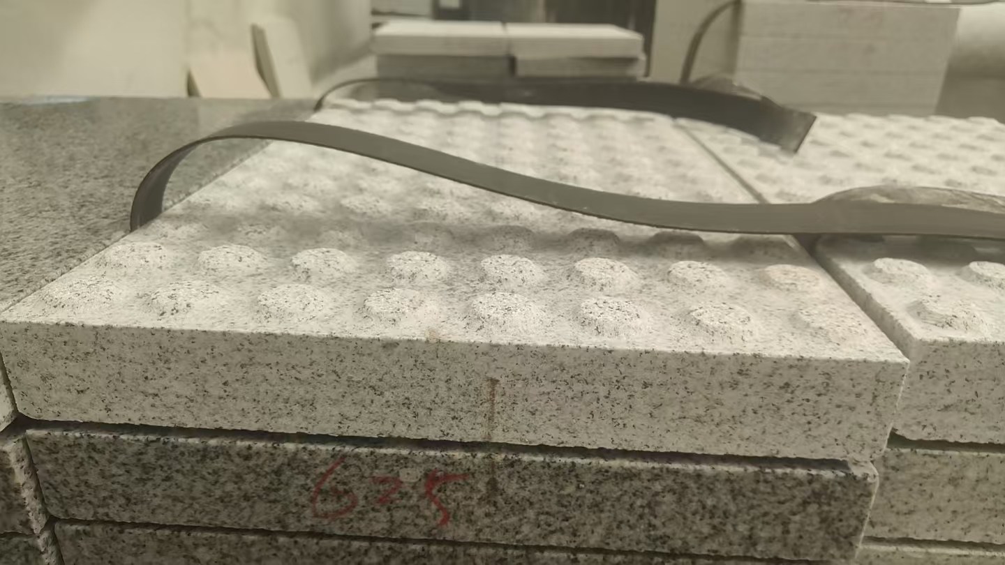 大连 芝麻白花岗岩6.0公分荔枝面五轴加工雕刻盲点