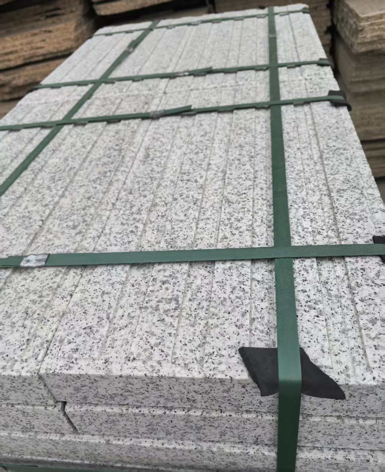 大连 白麻花岗岩直行盲道石，盲条，地铺石