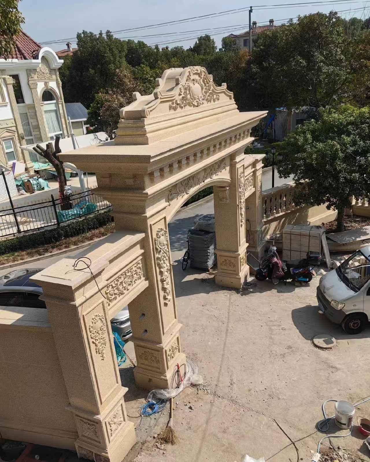 大连 黄金麻荔枝面花岗岩别墅门楼