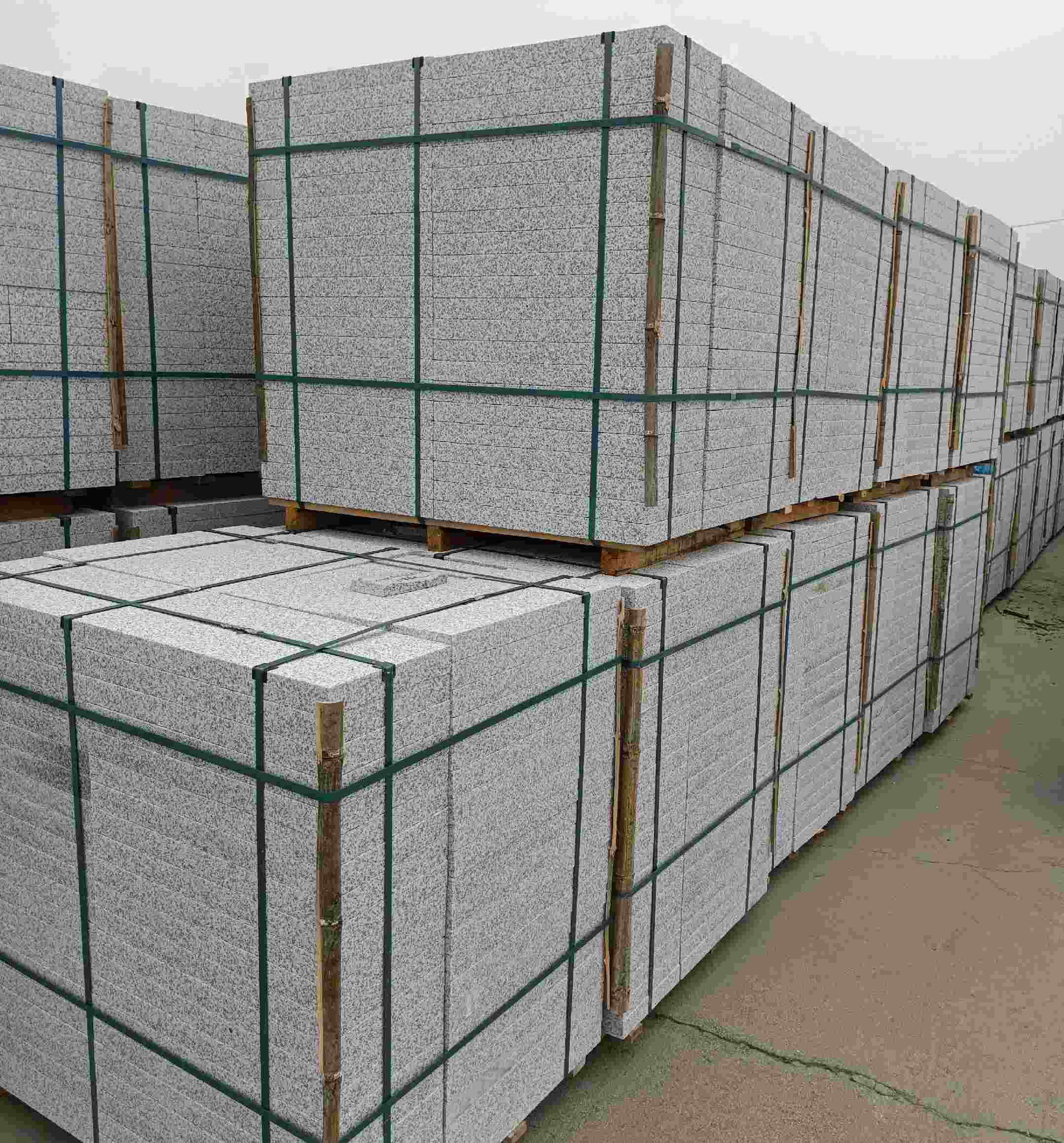 大连 白麻花岗岩石材荔枝面地铺石（300*600*50）