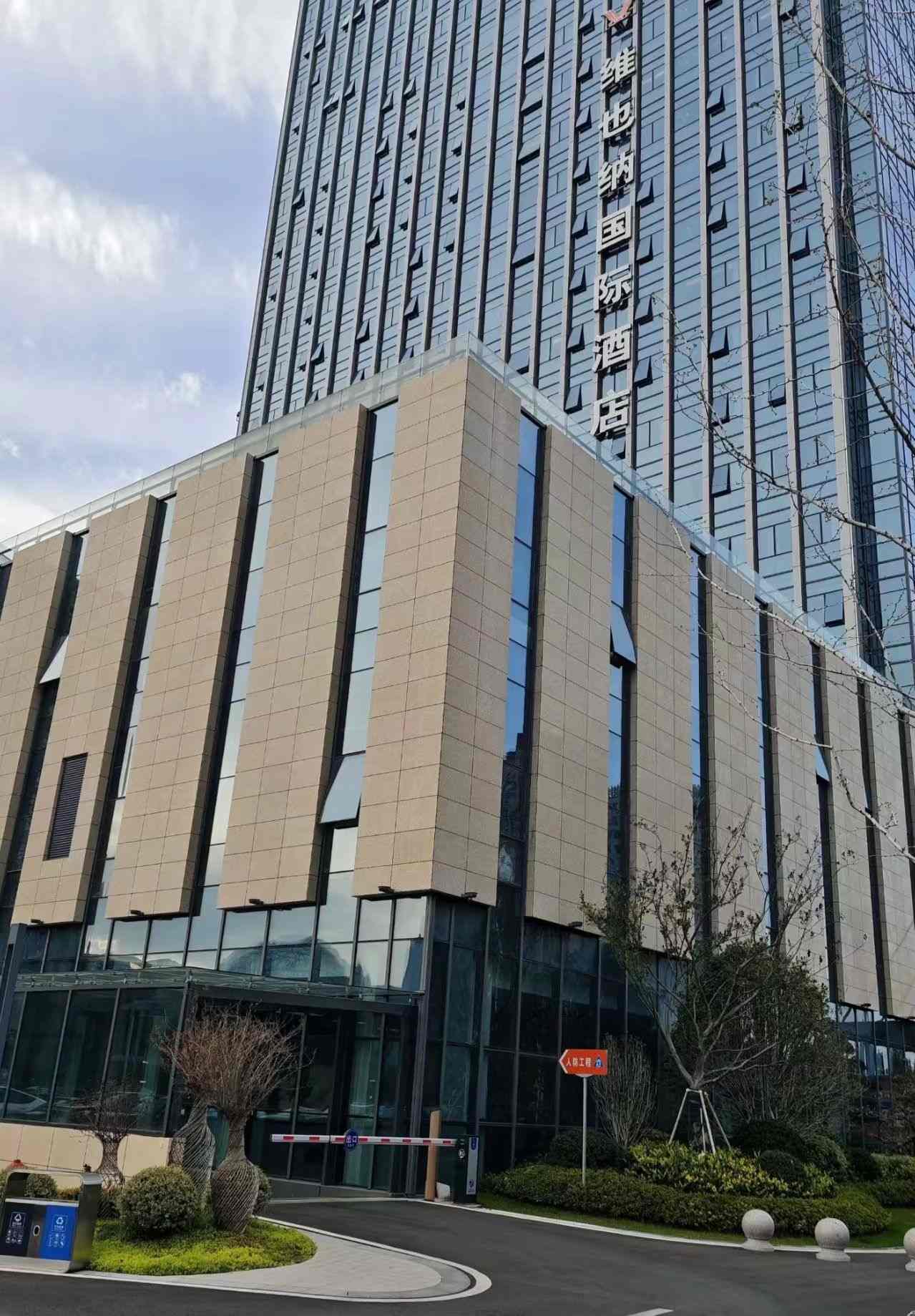 大连 黄金麻花岗岩外墙干挂