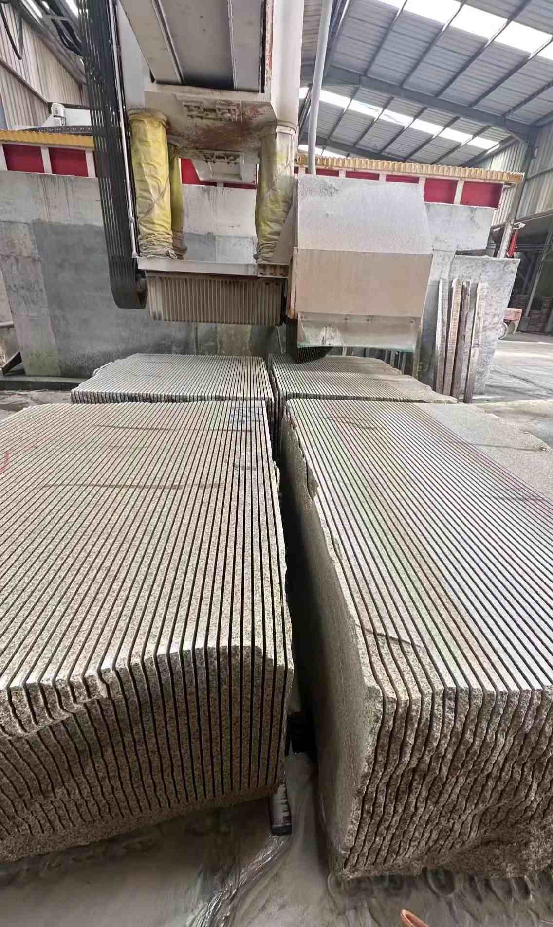 大连 车间生产日常，黄金麻白麻花岗岩