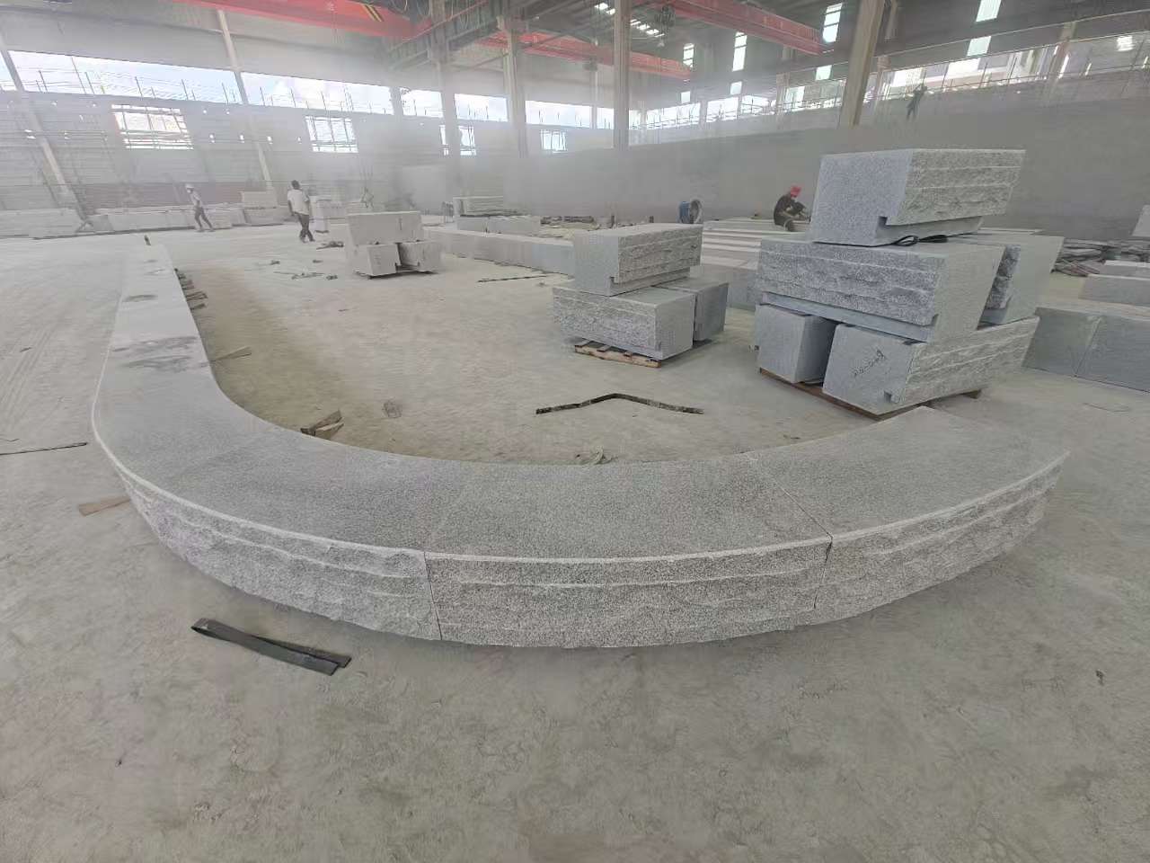 大连 芝麻白异形坐凳，自然面光面弧形加工