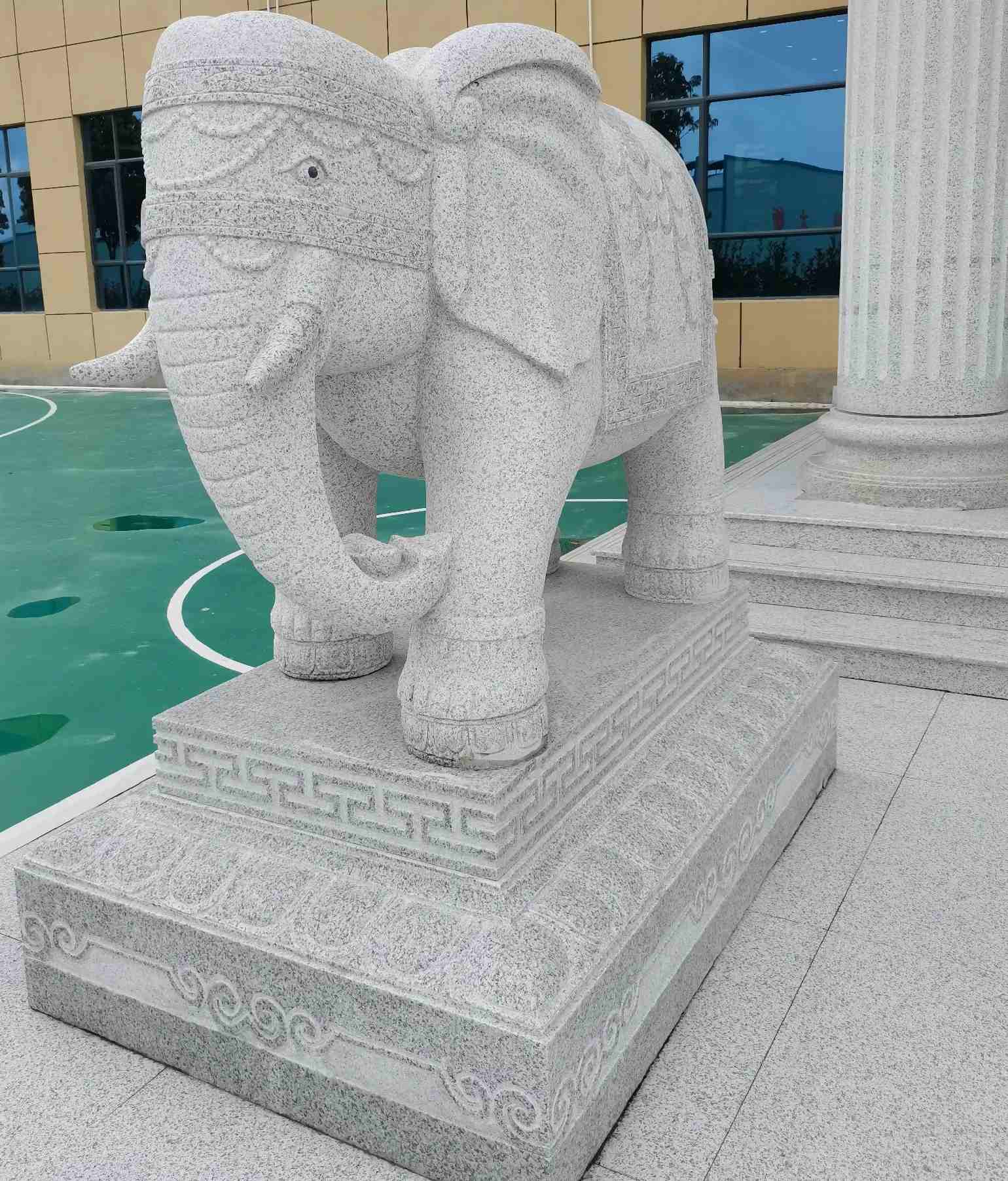 大连 白麻花岗岩动物异形石雕-大象