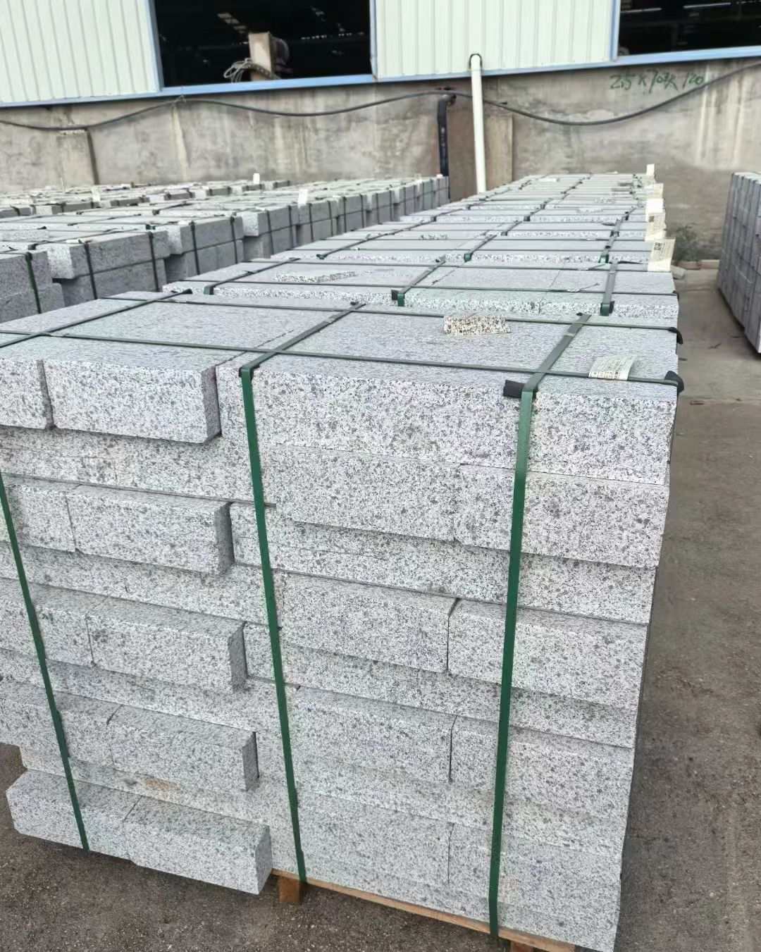 大连 白麻花岗岩路沿石，弧形路沿石，道牙石，马路牙子，界石，路缘石，平沿石，直岩石，平缘石等