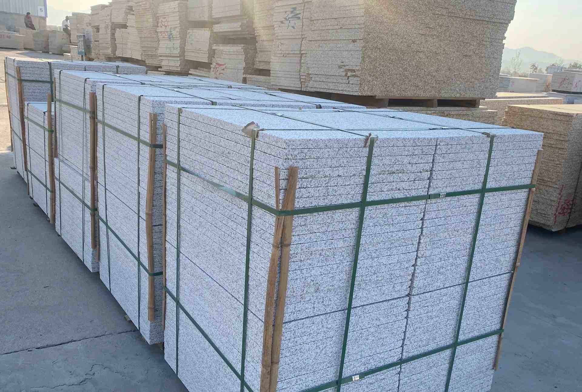 大连 白麻花岗岩荔枝面地铺石