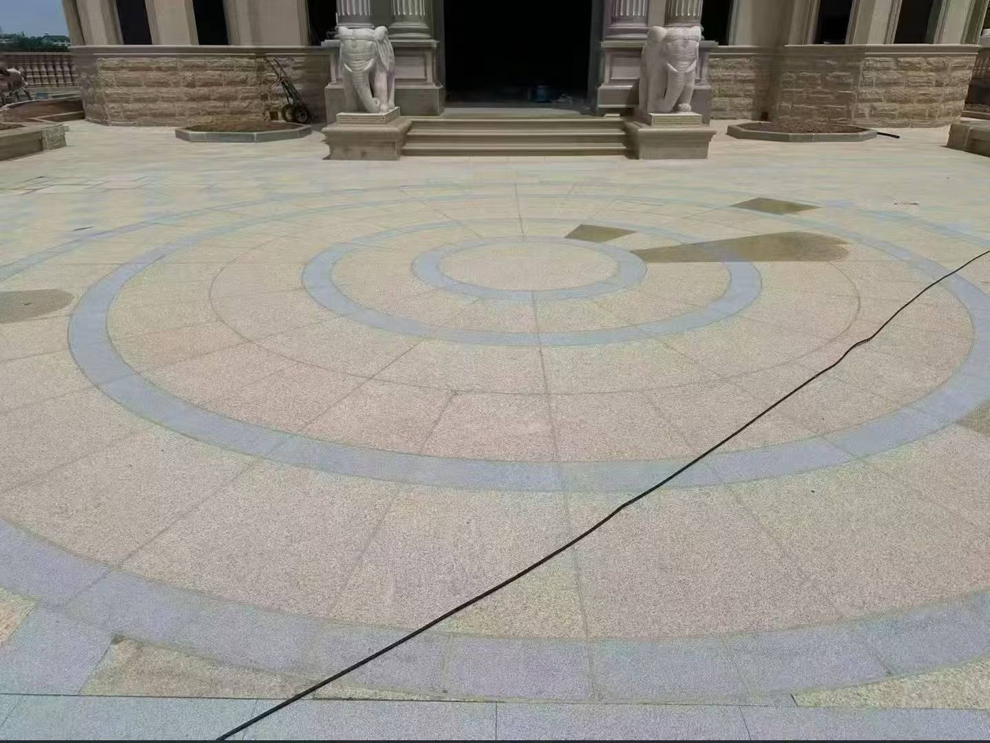 大连 黄金麻芝麻灰花岗岩石材地铺拼接效果