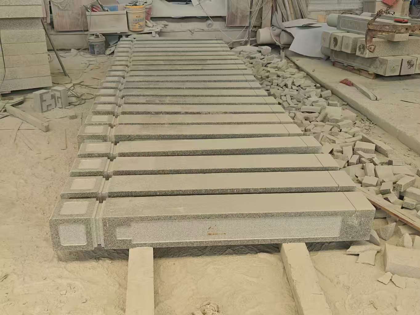 大连 芝麻白异形加工雕刻-栏杆大柱，方柱