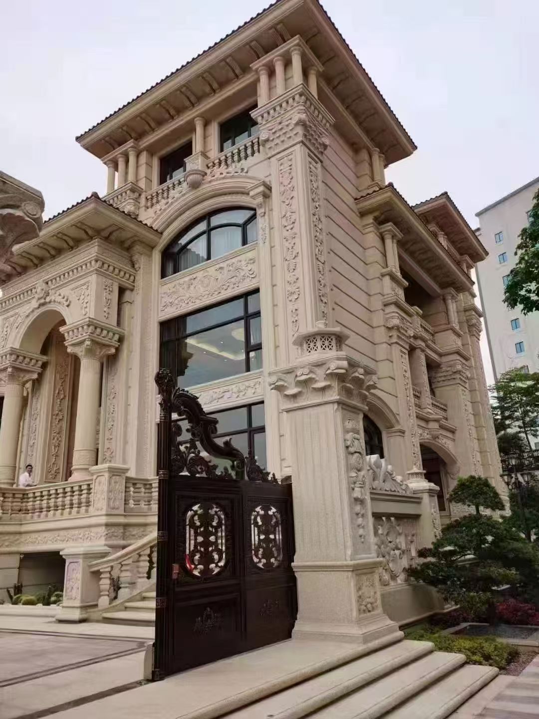 大连 黄金麻花岗岩别墅外墙干挂效果展示