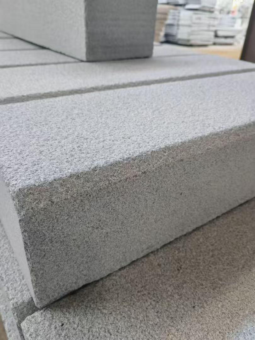 大连 芝麻灰荔枝面路沿石