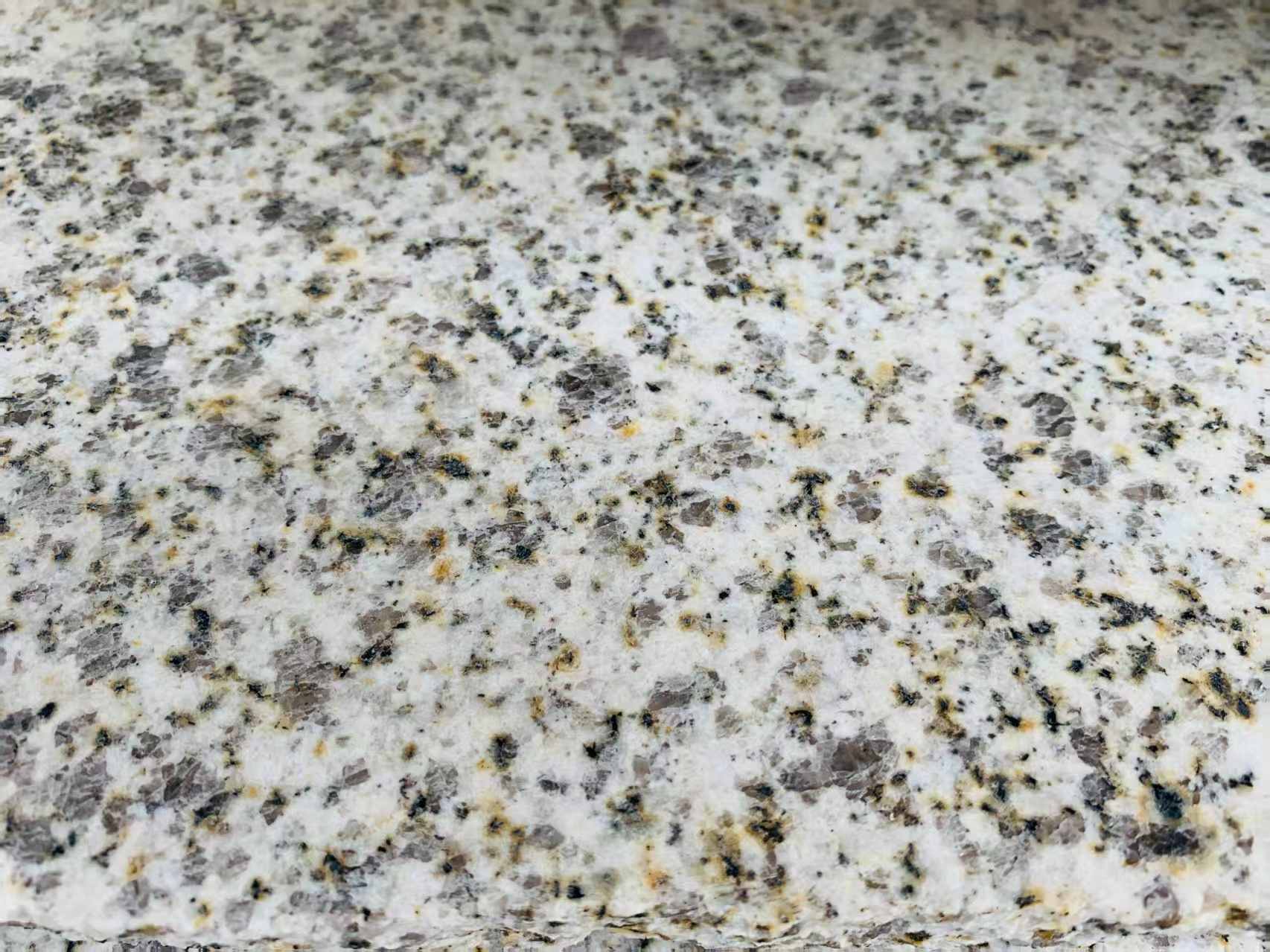 大连 黄金麻花岗岩石材浅黄光面