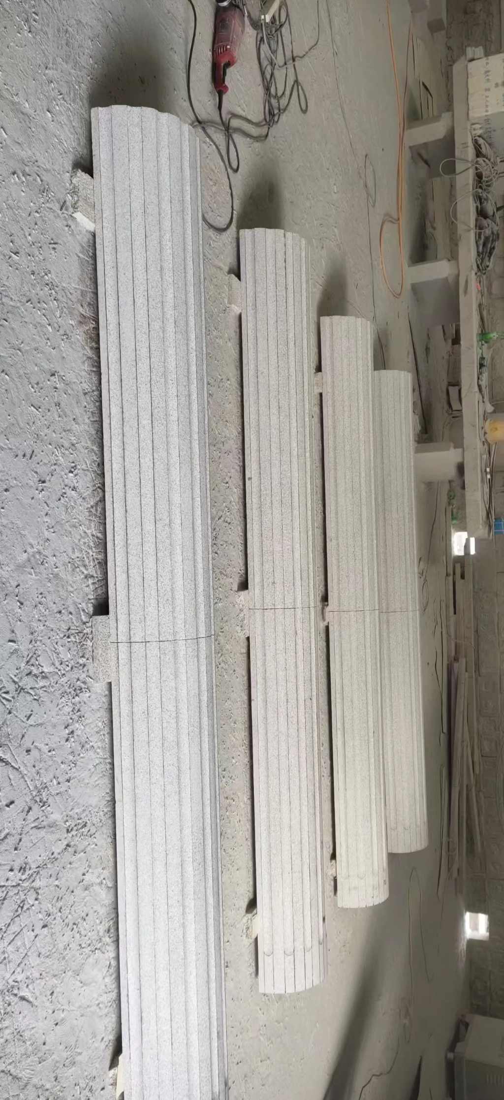 大连 花岗岩厂家带你看白麻花岗岩门楼大柱柱皮