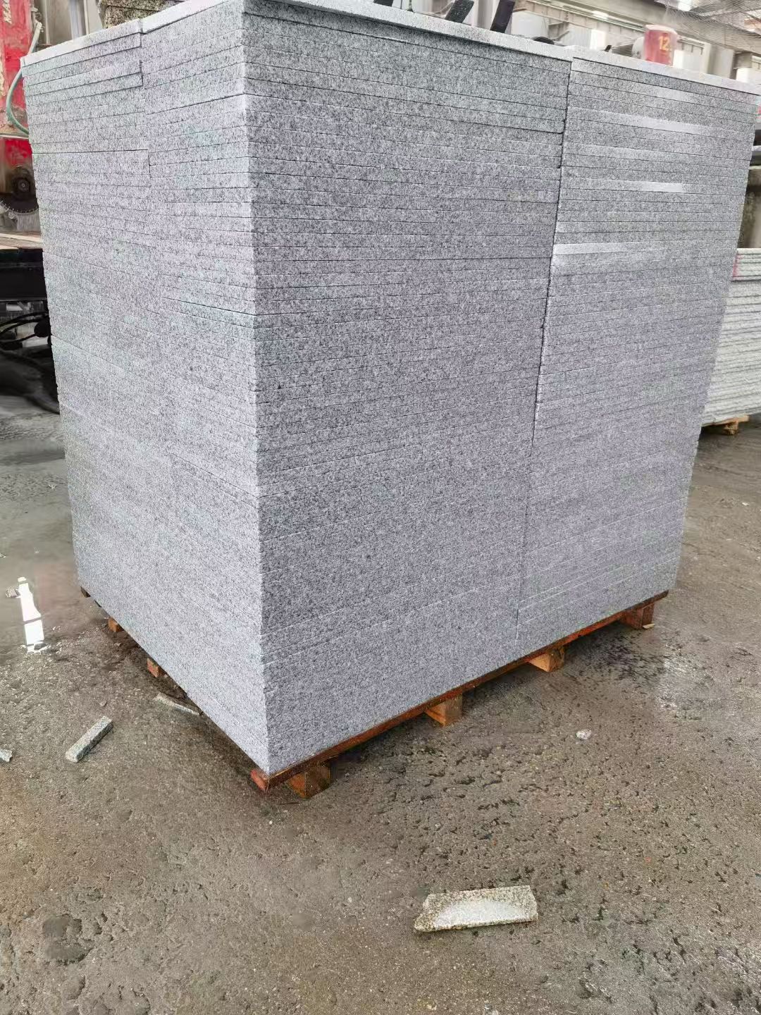 大连 芝麻白火烧面1.8厚300*600地铺石，尺寸标准，厚薄均匀