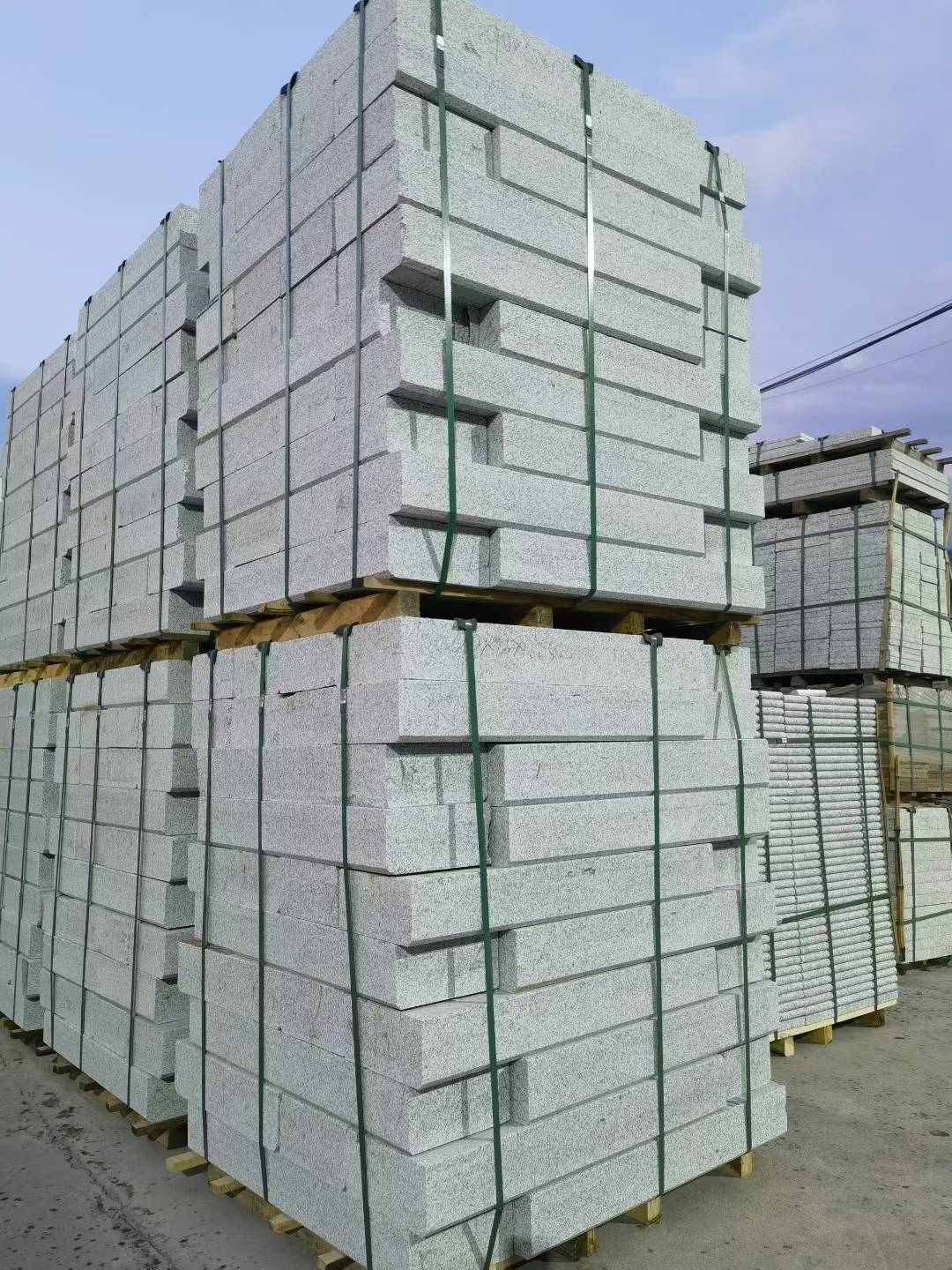 大连 芝麻白花岗岩路沿石，路缘石，路肩石，道牙，立缘石，马路牙子，街沿石，侧石等