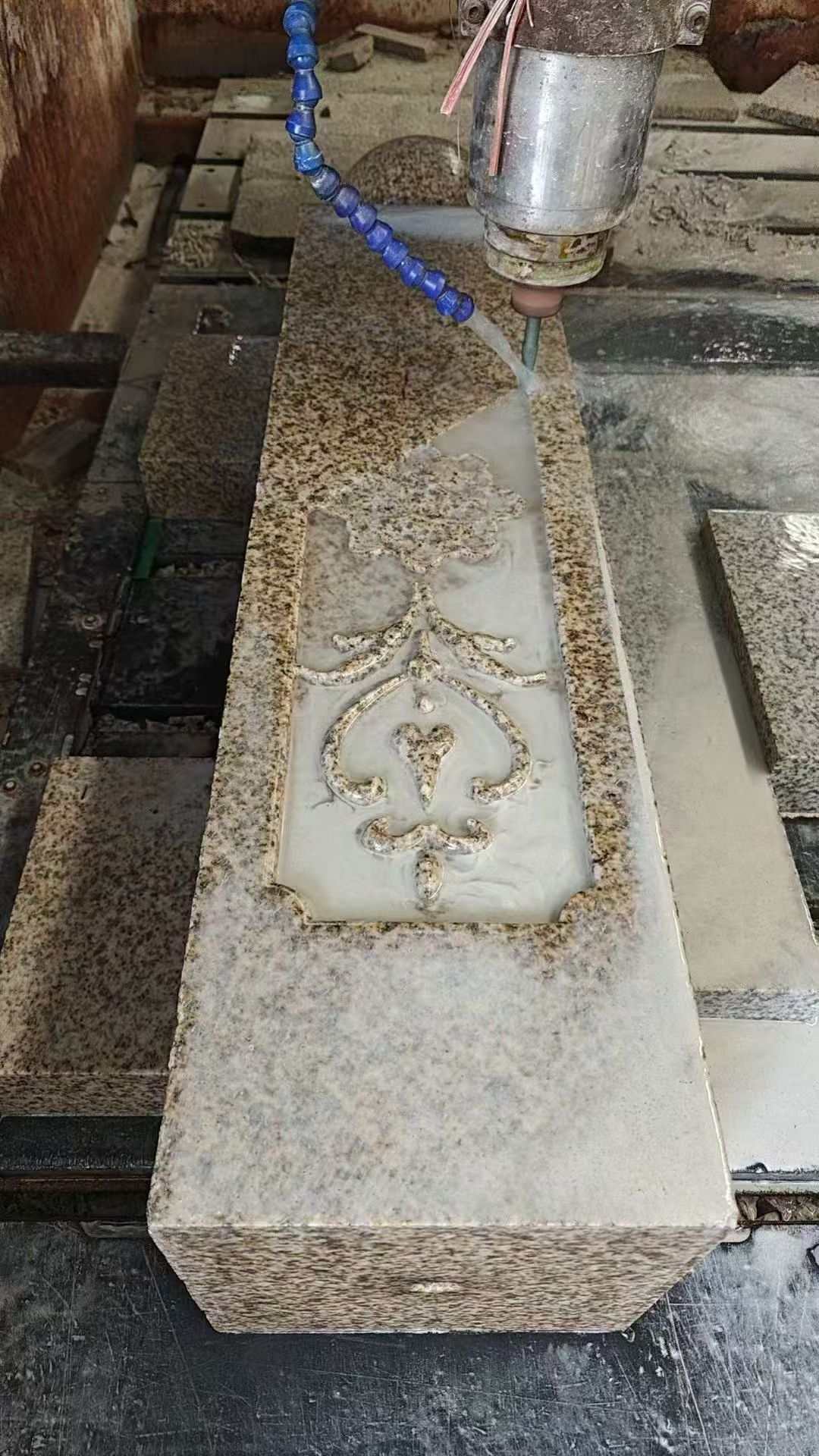 大连 黄金麻花岗岩异形加工雕刻栏杆大柱