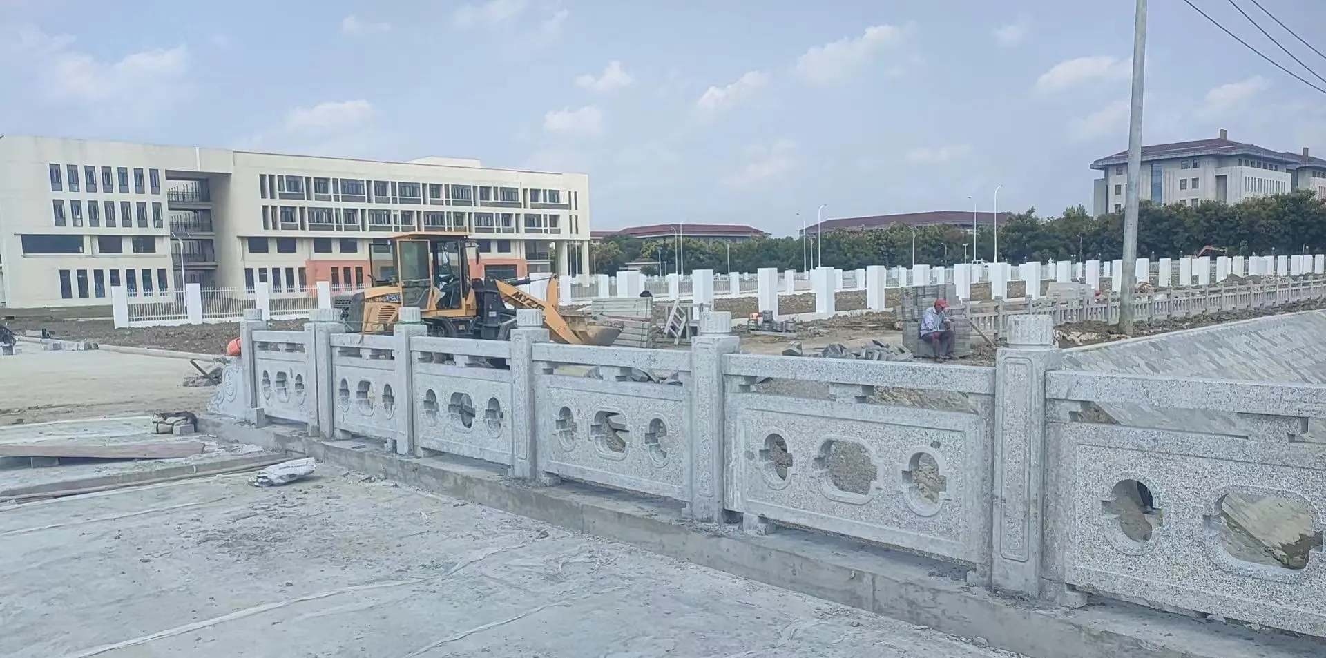 大连 白麻花岗岩荔枝面河道栏杆