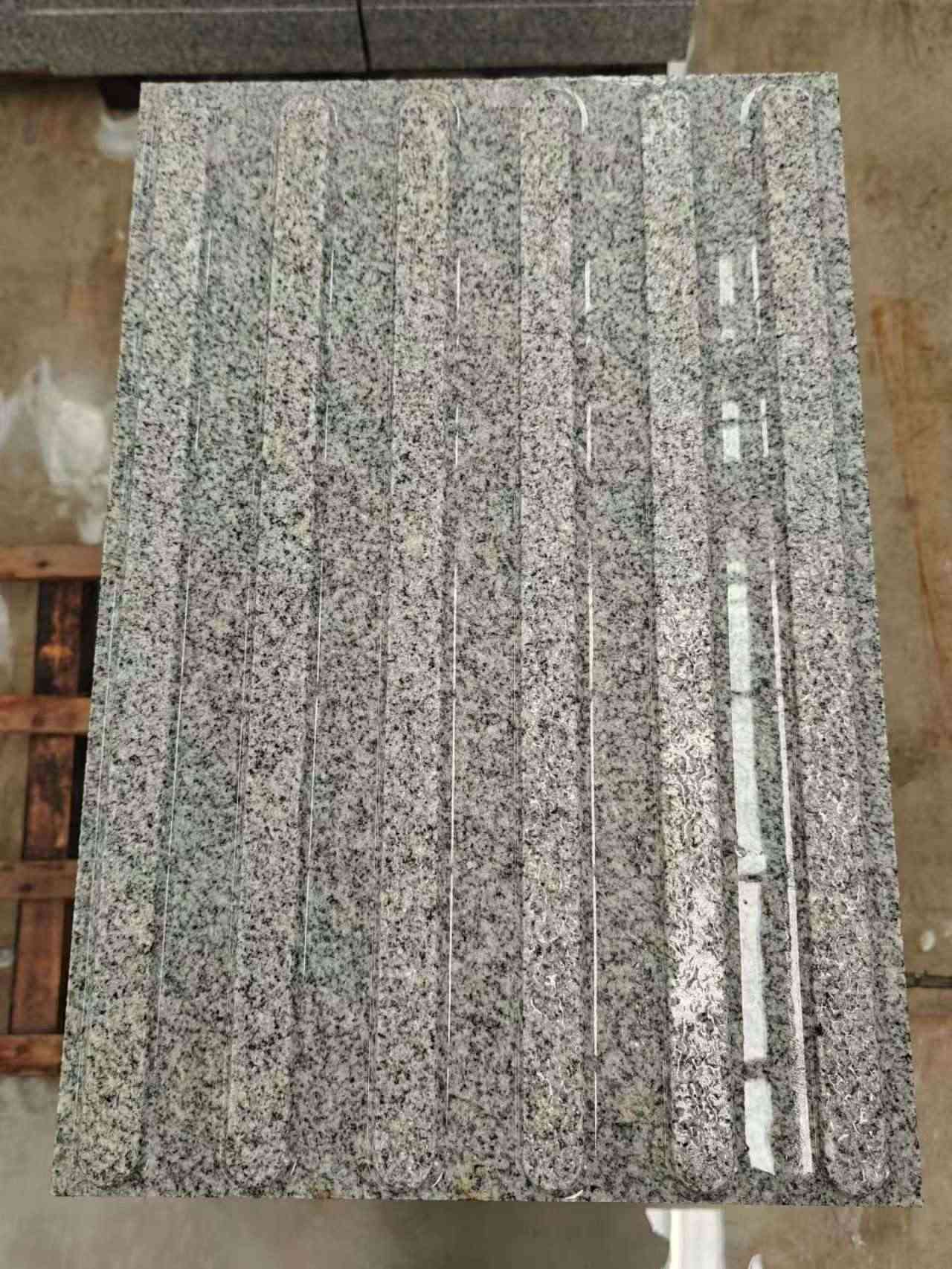 大连 芝麻白花岗岩荔枝面雕刻盲道，盲条