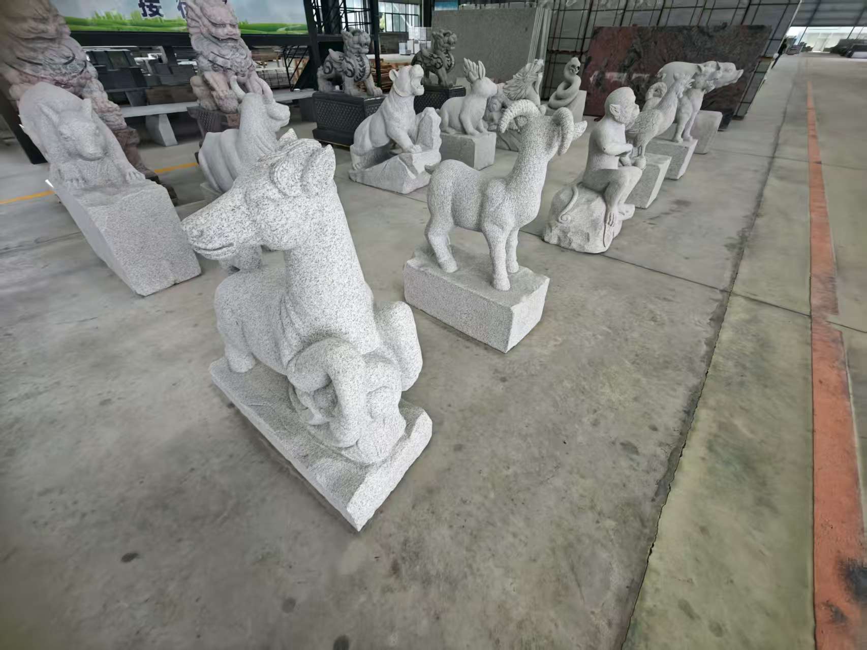 大连 芝麻白花岗岩造型立体雕刻——十二生肖