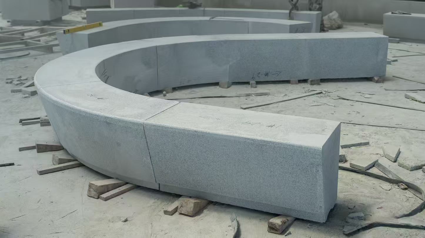 大连 芝麻白花岗岩光面弧形坐凳