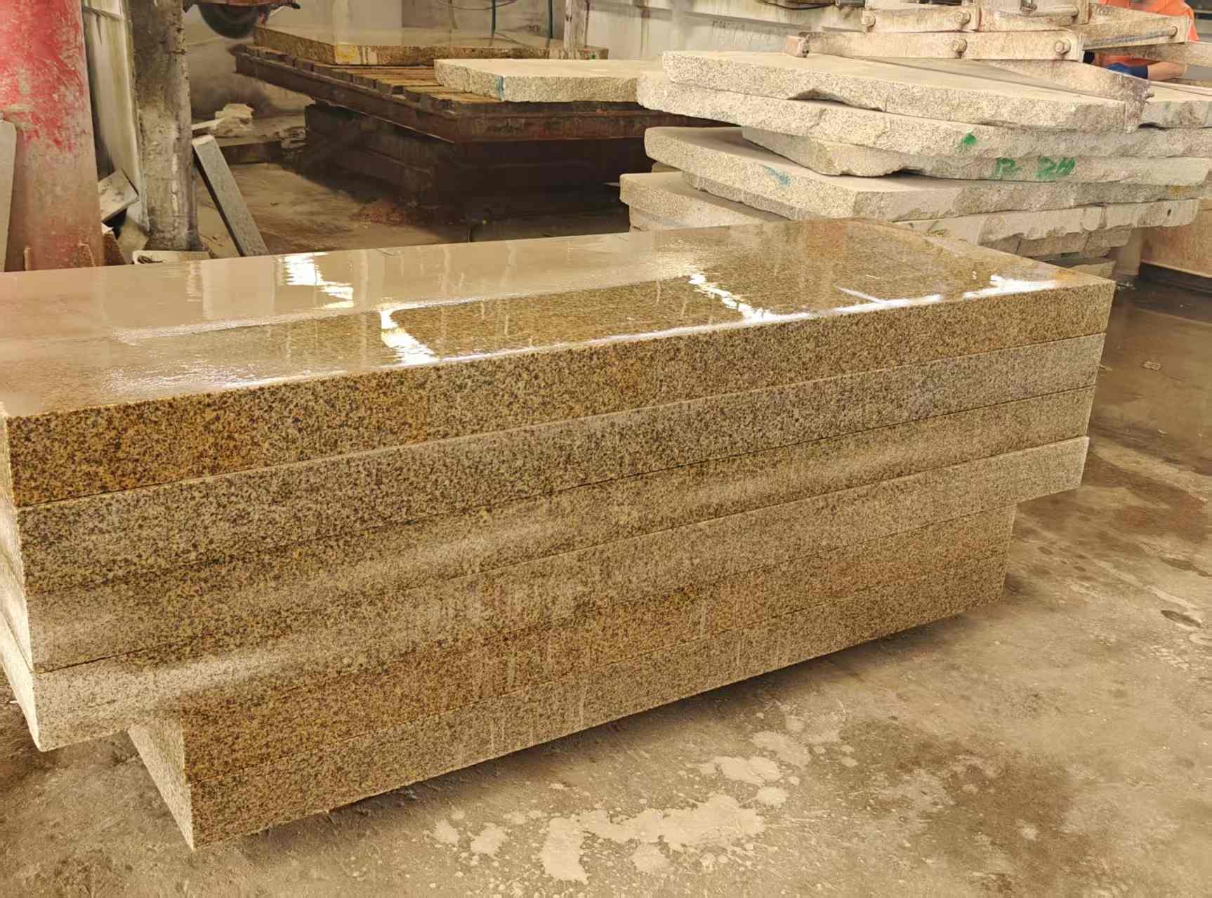 大连 黄金麻栏杆料半成品加工中